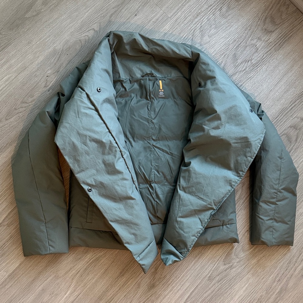 Green Jacket - image 3